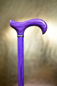 Vycházková hůl dřevěná COLOR